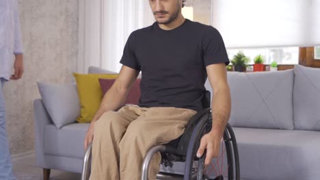 Paciente-Discapacitado-Motivado-Por-El-Médico-En-Cámara-Lenta.
